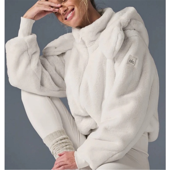 LIKE NEW ALO Faux Fur Foxy Jacket, Ivory, size XS - Picture 2 of 10